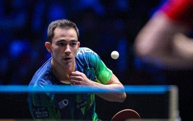 他又再次用 他又再次用